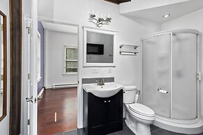 Dog-friendly, Riverfront 10br w/ Games Galore