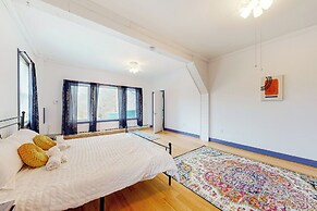 Dog-friendly, Riverfront 10br w/ Games Galore