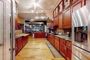 Dog-friendly, Riverfront 10br w/ Games Galore
