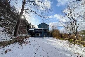 Dog-friendly, Riverfront 10br w/ Games Galore