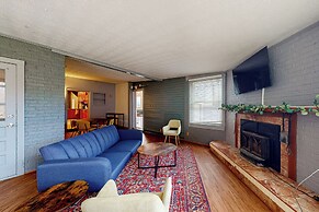 Dog-friendly, Riverfront 10br w/ Games Galore