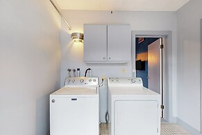 Dog-friendly, Riverfront 10br w/ Games Galore