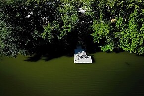 Dog-friendly, Riverfront 10br w/ Games Galore