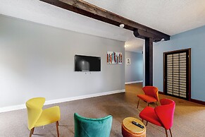 Dog-friendly, Riverfront 10br w/ Games Galore