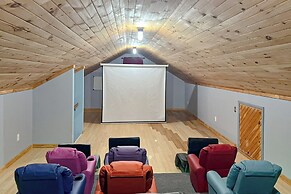 Dog-friendly, Riverfront 10br w/ Games Galore
