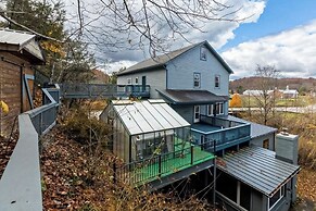 Dog-friendly, Riverfront 10br w/ Games Galore