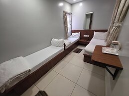 Shree Dham Palace