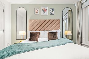 Urban Elegance 5-Bed Glasgow Home