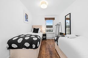 Urban Elegance 5-Bed Glasgow Home