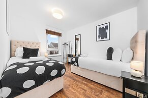 Urban Elegance 5-Bed Glasgow Home