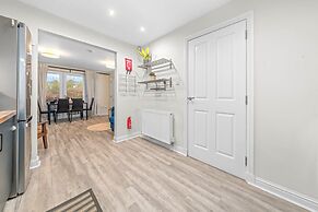 Urban Elegance 5-Bed Glasgow Home