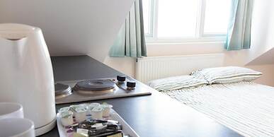 Pebbles Guest House - Flat 6