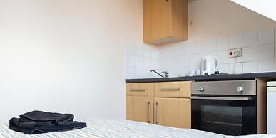 Pebbles Guest House - Flat 6