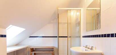 Pebbles Guest House - Flat 6