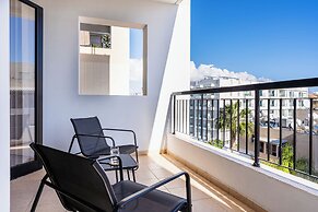 Averna - Breezy 2-BR Apt. in Larnaca