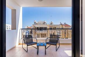 Averna - Breezy 2-BR Apt. in Larnaca