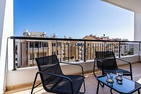 Averna - Breezy 2-BR Apt. in Larnaca