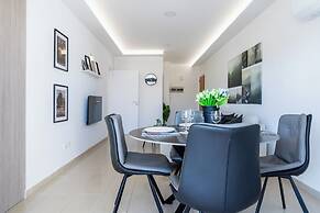 Averna - Breezy 2-BR Apt. in Larnaca