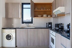 Averna - Breezy 2-BR Apt. in Larnaca