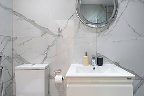 Averna - Breezy 2-BR Apt. in Larnaca