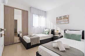 Averna - Breezy 2-BR Apt. in Larnaca