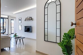 Averna - Breezy 2-BR Apt. in Larnaca
