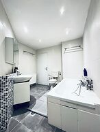 2BR Apt With Balcony Blumengärten