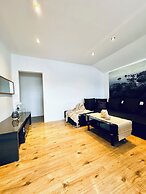 2BR Apt With Balcony Blumengärten