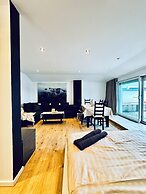 2BR Apt With Balcony Blumengärten