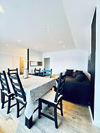 2BR Apt With Balcony Blumengärten