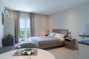 Captain's Apartments in Olive Grove
