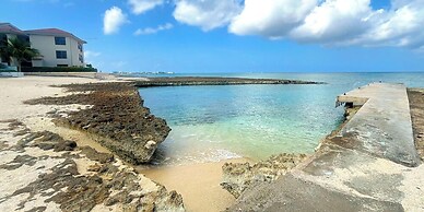 Aqua 4 on Seven Mile Beach