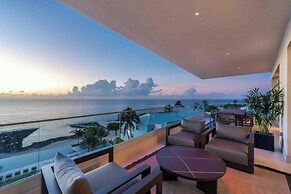 Aqua 4 on Seven Mile Beach