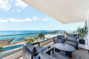 Aqua 4 on Seven Mile Beach