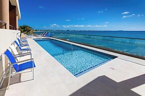 SeaDreams Boutique Condos