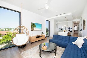 SeaDreams Boutique Condos