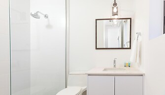 SeaDreams Boutique Condos