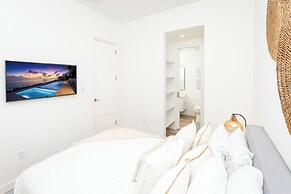 SeaDreams Boutique Condos