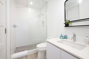 SeaDreams Boutique Condos