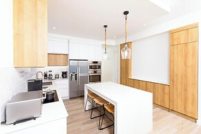 SeaDreams Boutique Condos