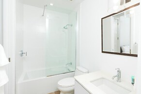 SeaDreams Boutique Condos