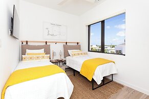 SeaDreams Boutique Condos