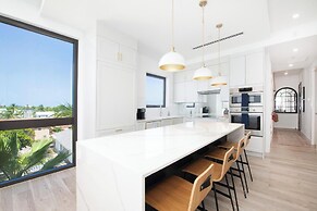 SeaDreams Boutique Condos