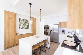 SeaDreams Boutique Condos