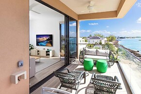 SeaDreams Boutique Condos