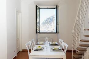 DIPINTO APARTMENTS