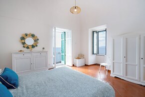 DIPINTO APARTMENTS