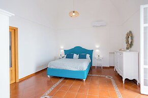 DIPINTO APARTMENTS