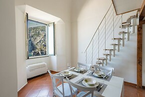 DIPINTO APARTMENTS