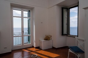 DIPINTO APARTMENTS
